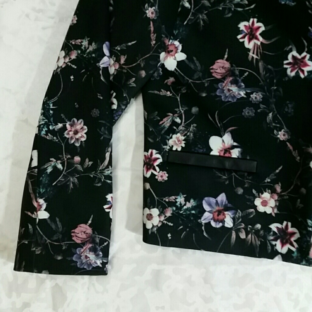 Zara Basic Floral Jacket Size Large - image 3